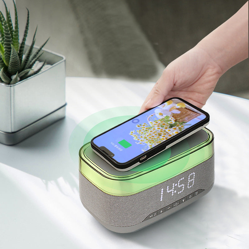 インテリジェントな多機能目覚まし時計 Bluetoothスピーカー ワイヤレス充電器 急速充電時計 雰囲気のあるナイトライト ホームデコレーション