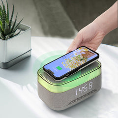 インテリジェントな多機能目覚まし時計 Bluetoothスピーカー ワイヤレス充電器 急速充電時計 雰囲気のあるナイトライト ホームデコレーション