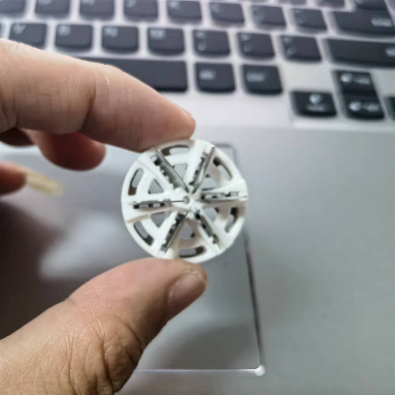 ミニポータブルフェイスコードレスシェーバー充電式USB電気シェーバーウェット＆ドライ痛みのない小型男性用シェービングマシン
